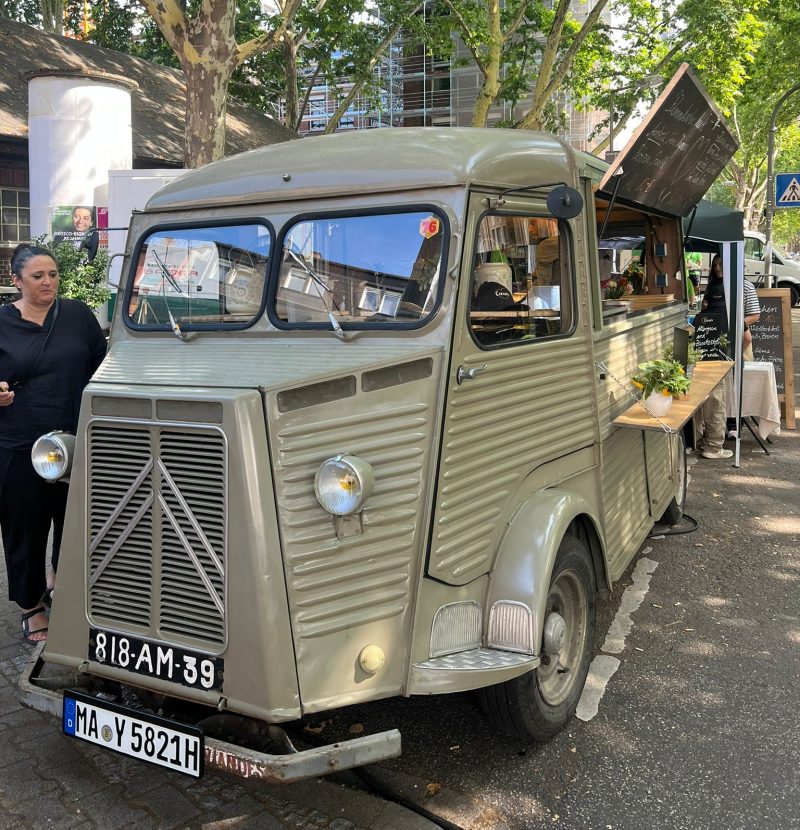 Citroen HY namens "Henri"